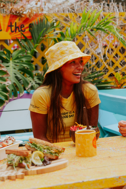 SHACK SUN & WAVE BUCKET HAT ☀️ YELLOW