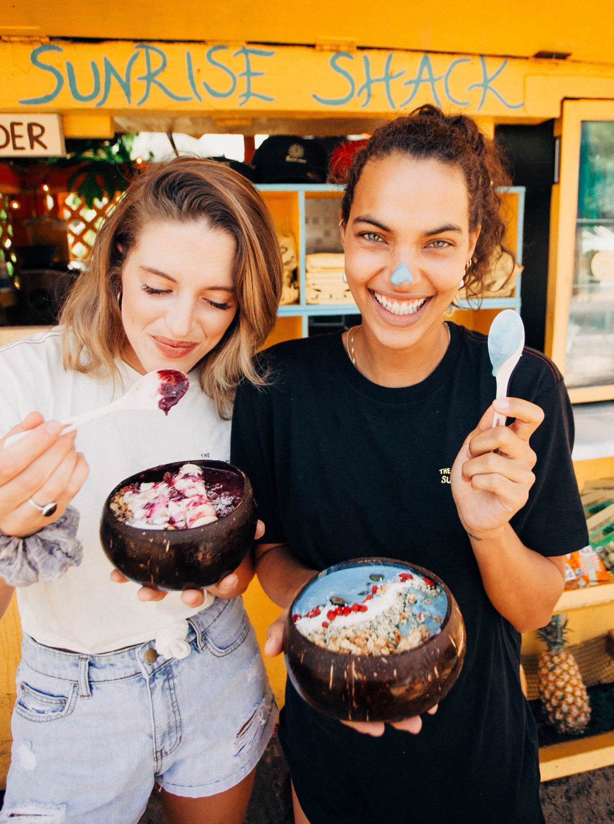two friends with coconut bowls