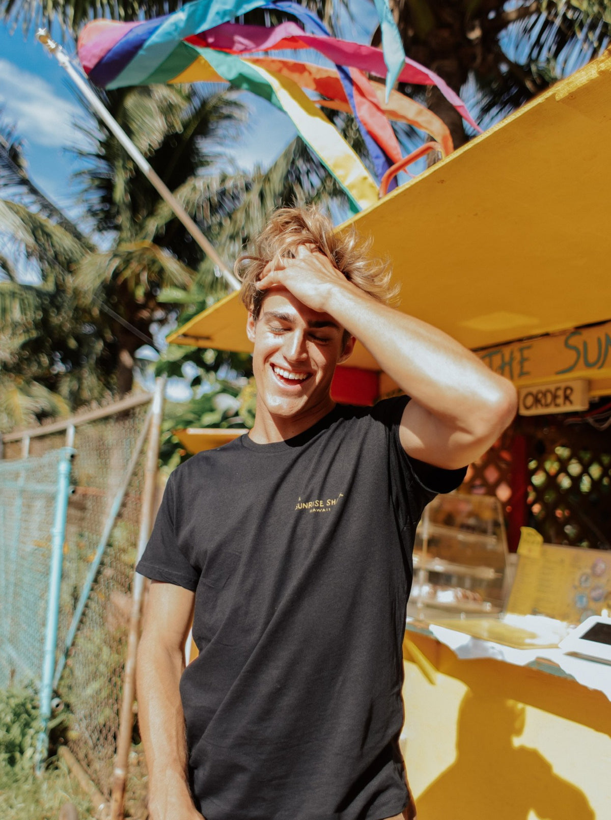SUNRISE SHACK LOGO SHIRT - BLACK