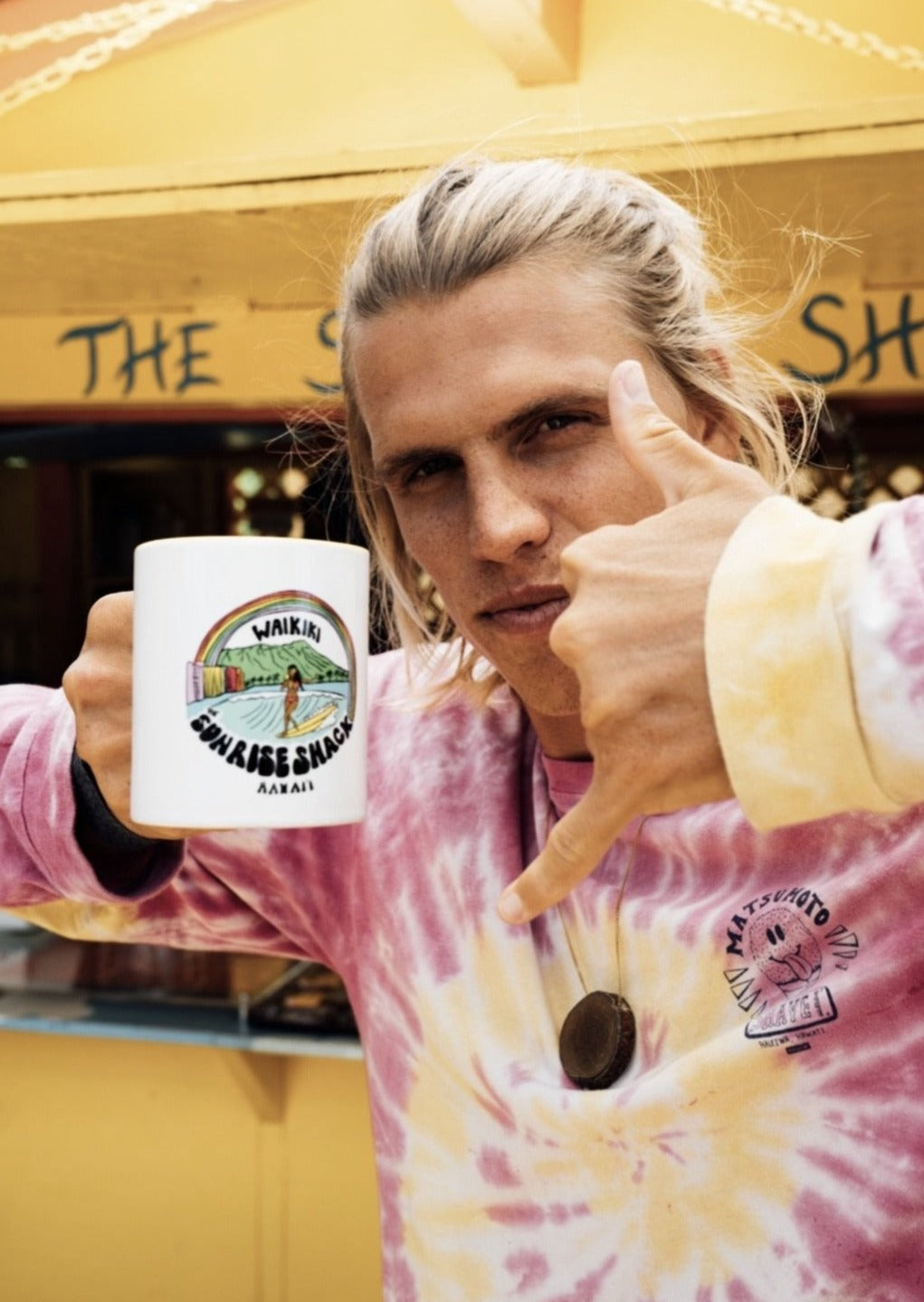 WAIKIKI SURFER GIRL WITH COLORFUL VIBES MUG