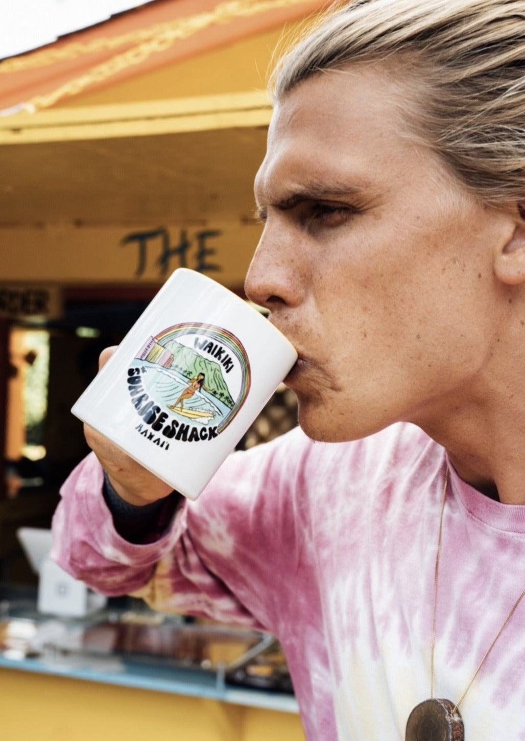 WAIKIKI SURFER GIRL WITH COLORFUL VIBES MUG